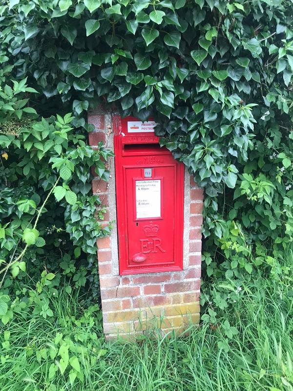 Photo of a post box in Aston Clinton